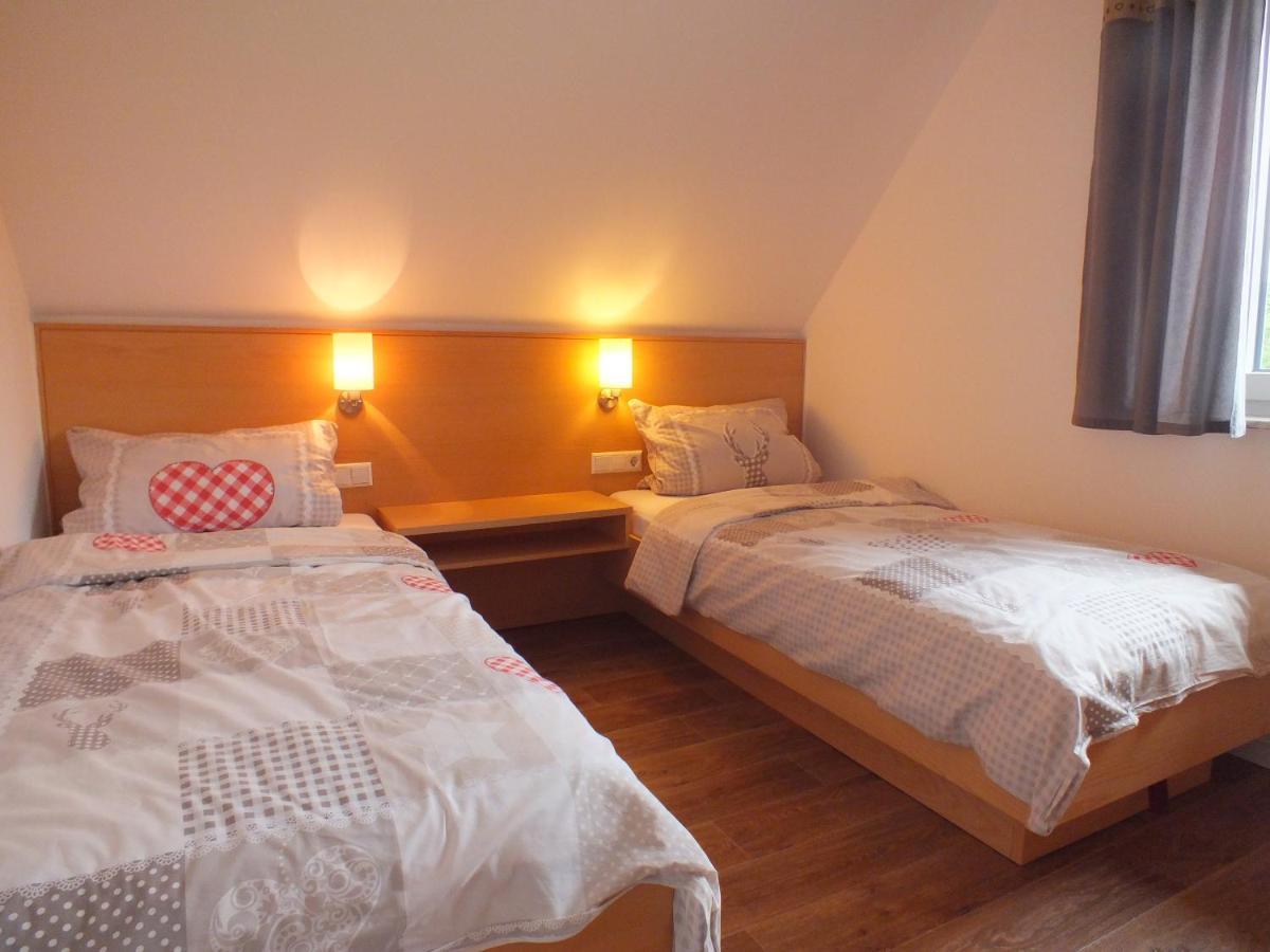 Ferienhaus Moni Mit 2 Separaten Wohnungen Am Silbersee Frielendorf Esterno foto